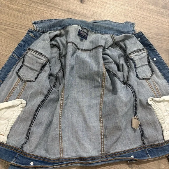 Just USA Women’s Sz S Denim Jacket Distressed Classic Stretch - Picture 5 of 10